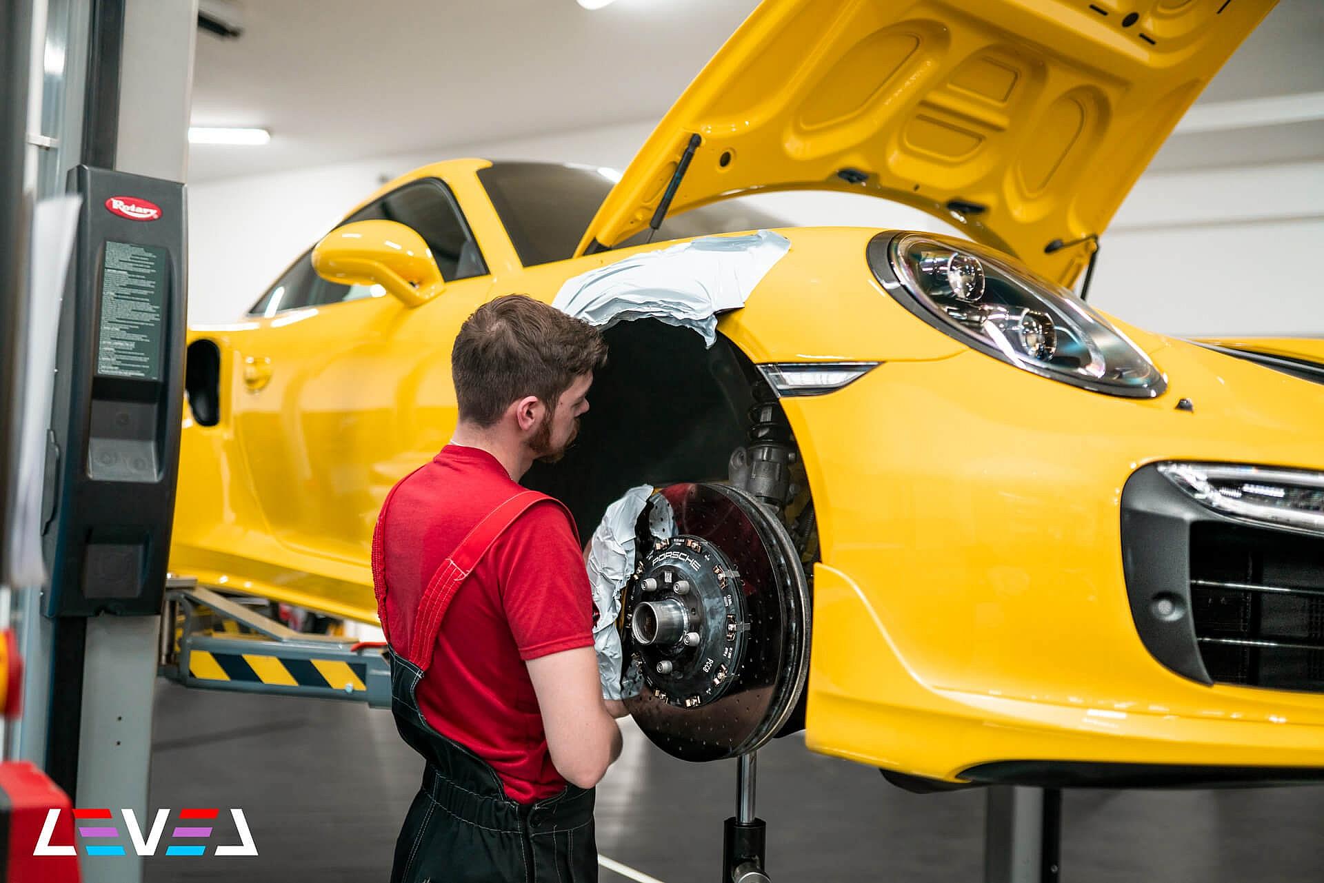 Обслуживание Porsche 911