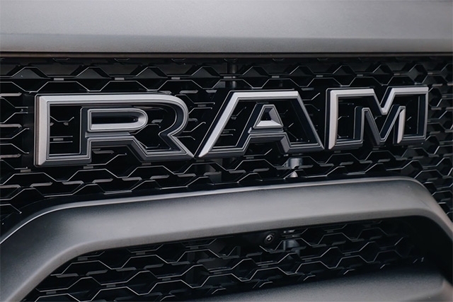Dodge RAM TRX - хищник в мире суперпикапов