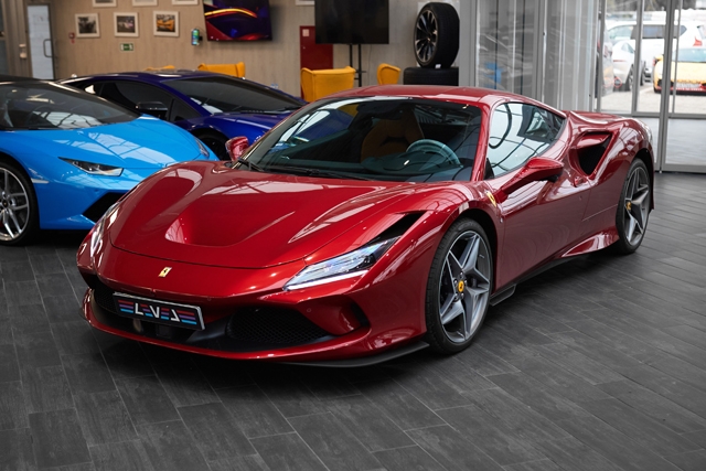 Обслуживание тормозной системы Ferrari F8 Tributo, решение проблемы отслаивания фрикционного слоя колодок