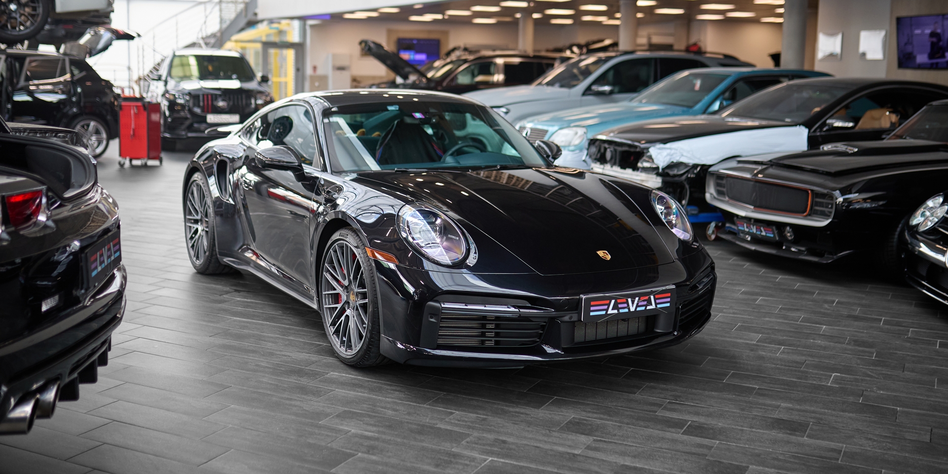 Porsche 911 (992) Turbo S — кастомная выхлопная система с логикой точного открытия заслонок