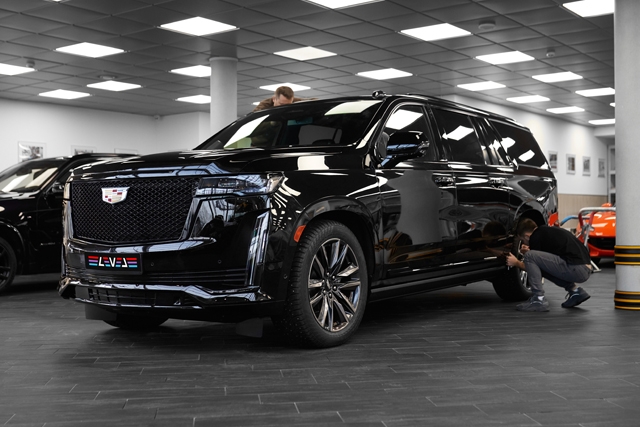 Cadillac Escalade — защита масштаба XXL