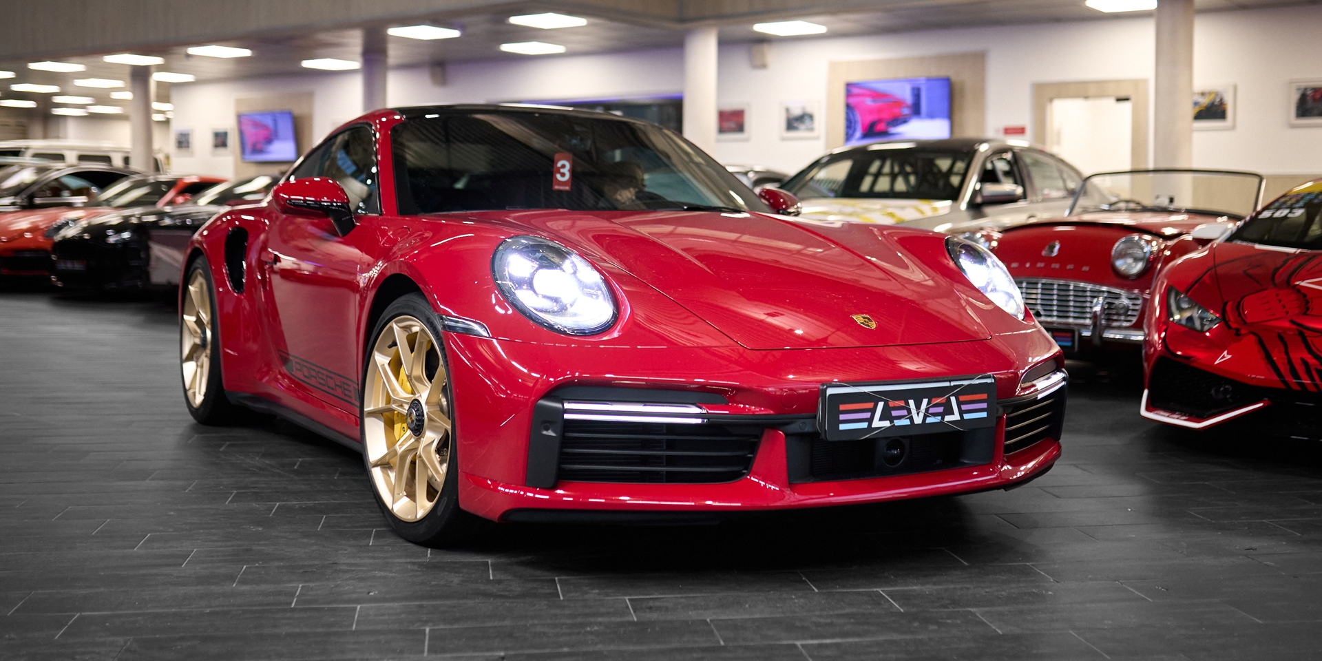 Porsche 911 Turbo S — Шиномонтаж по регламенту: как надо и почему нельзя иначе