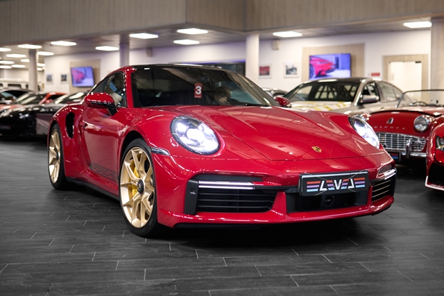 Porsche 911 Turbo S — Шиномонтаж по регламенту: как надо и почему нельзя иначе