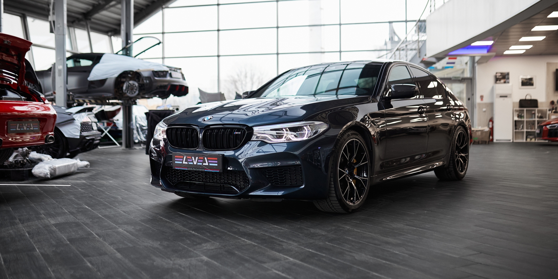 BMW M5 F90 — комплекс: мойка радиаторов, химчистка и LCi фонари