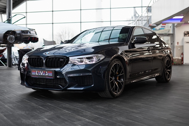 BMW M5 F90 — комплекс: мойка радиаторов, химчистка и LCi фонари