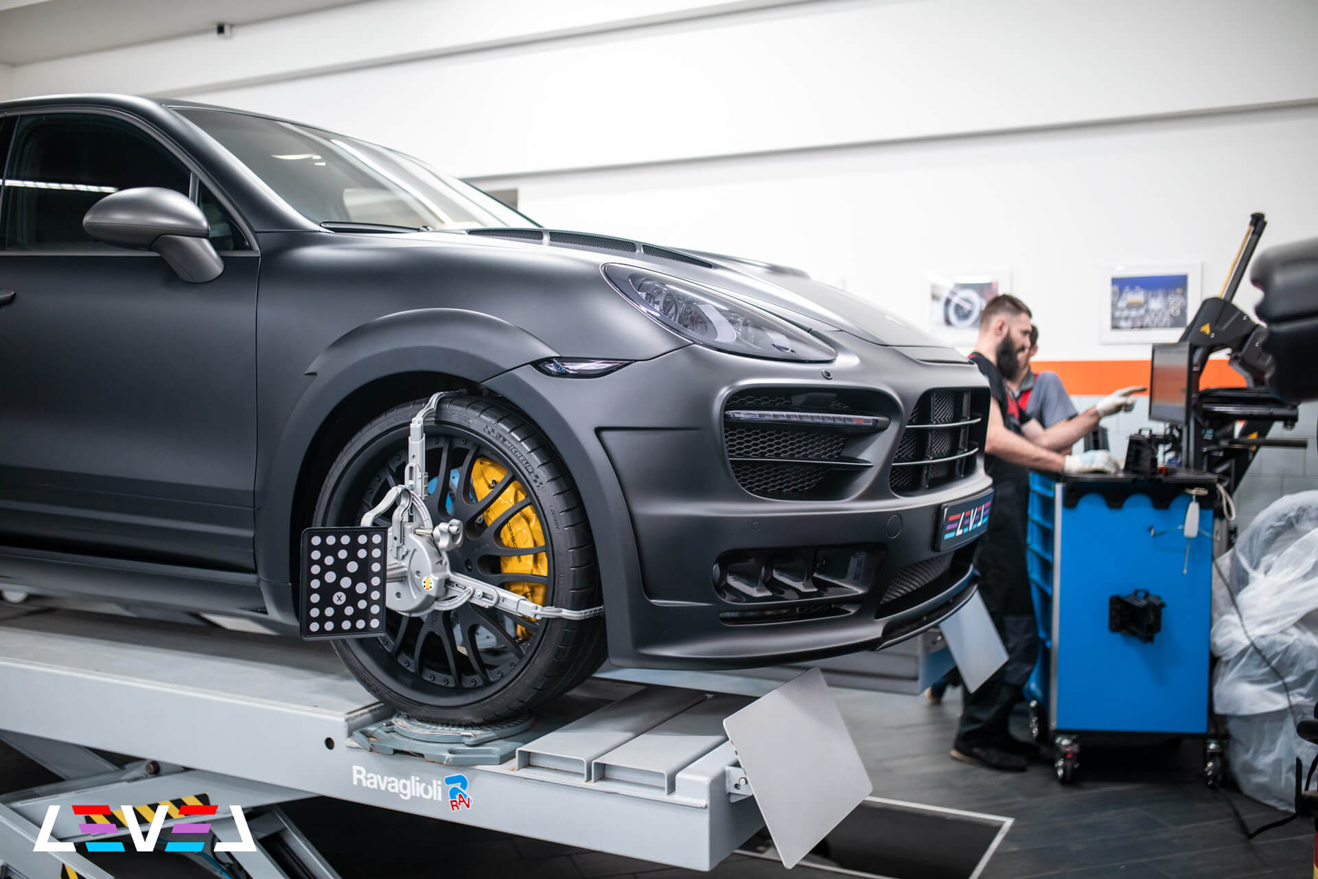Сход-развал Porsche Cayenne Turbo