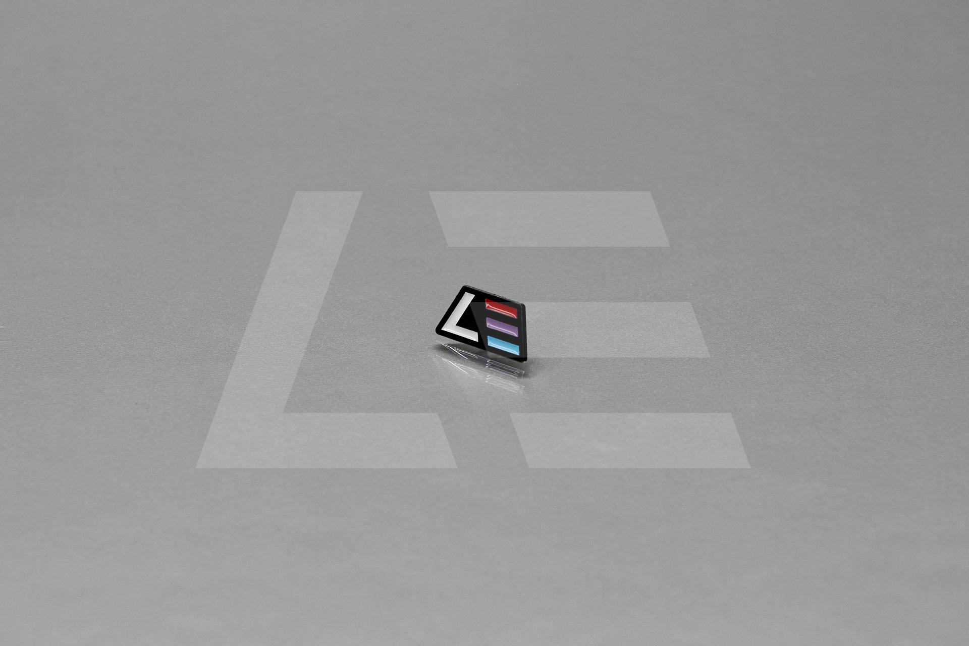 LEVEL Performance Значок "Level трапеция", металлический Изображение №1