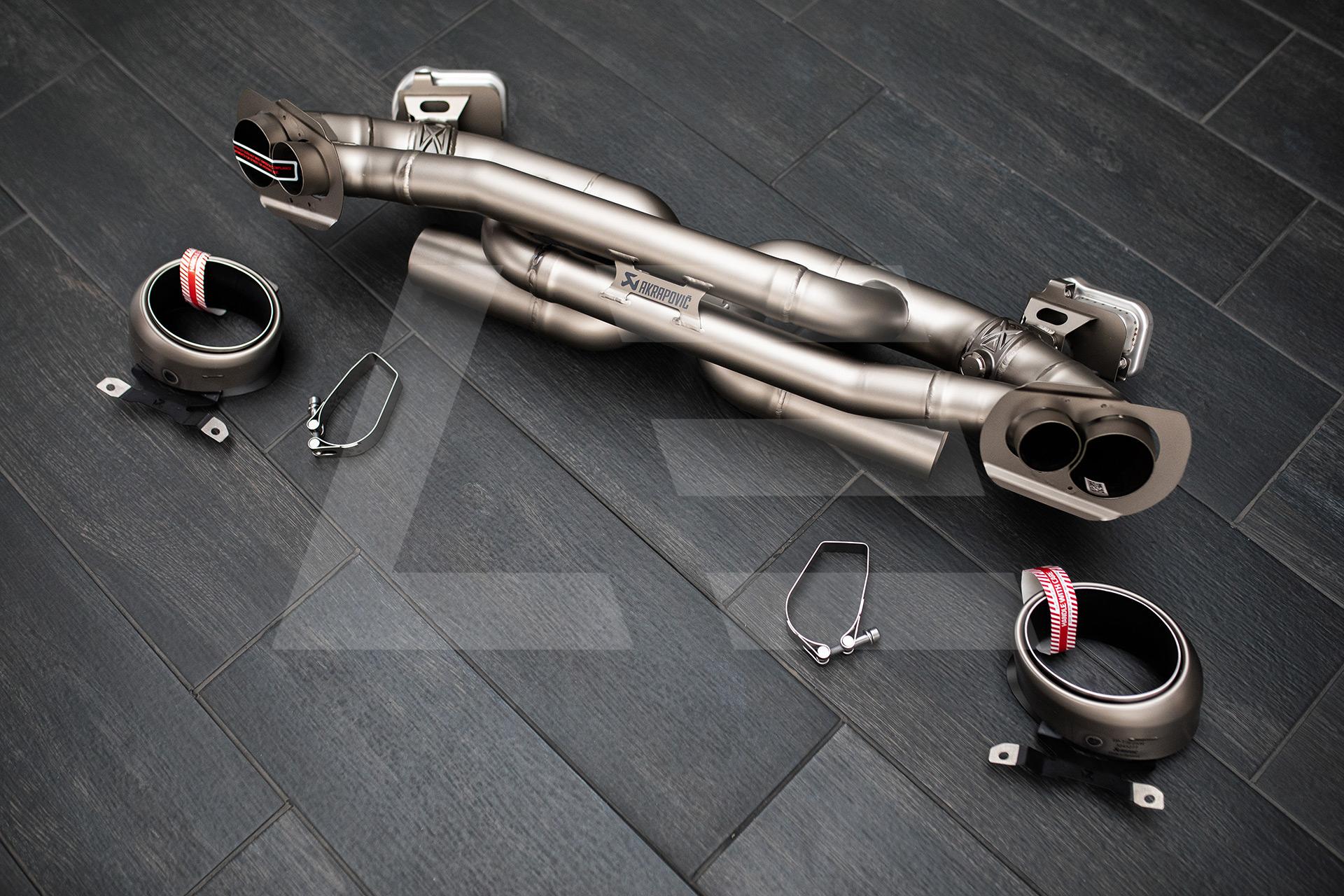 Akrapovic Выхлопная система Slip-On Race Line Porsche (992) 911 Carrera / S / 4 / 4S (с насадками) Изображение №1