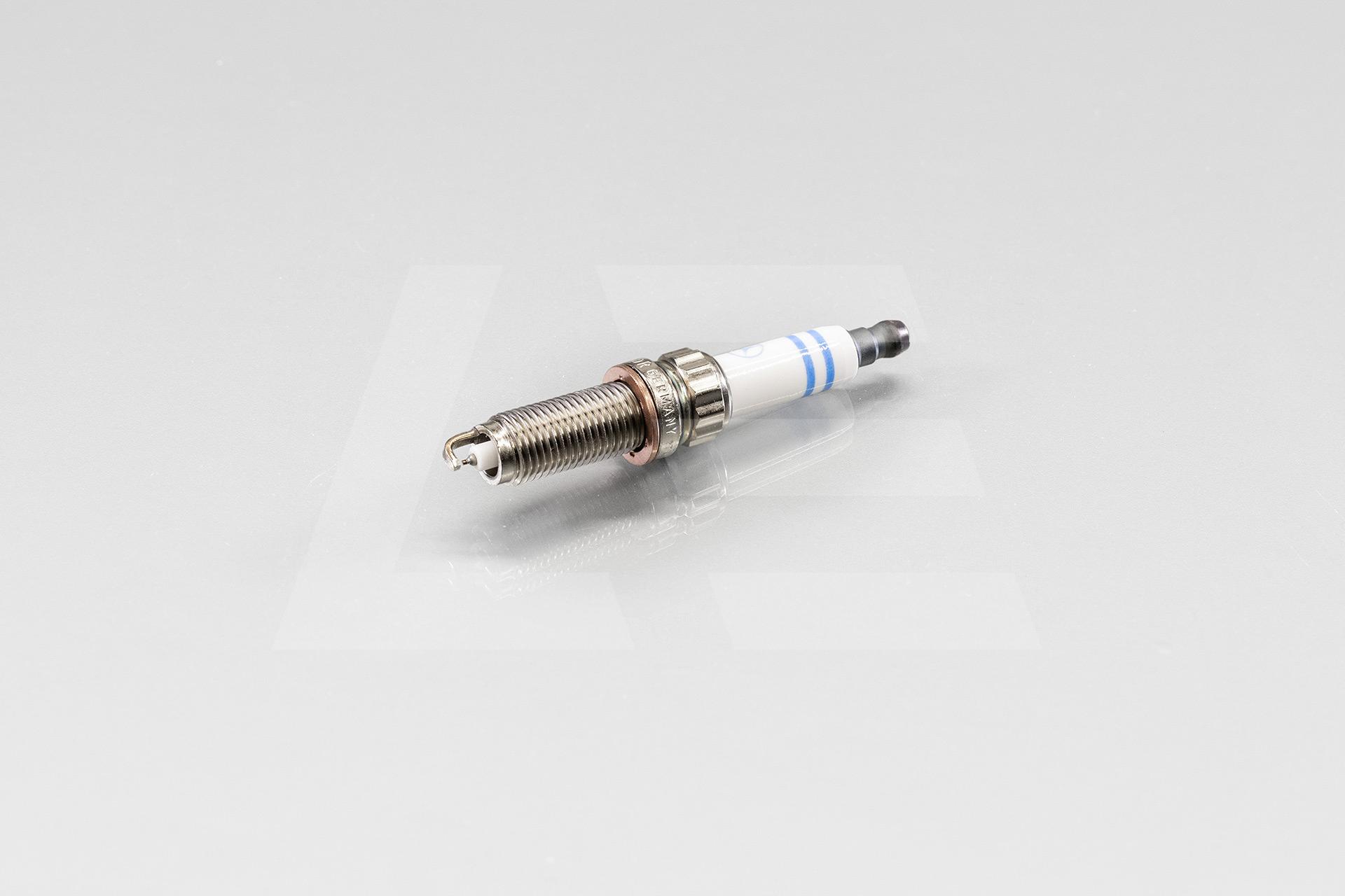 Mercedes MB A0041598103 Свеча зажигания Изображение №1