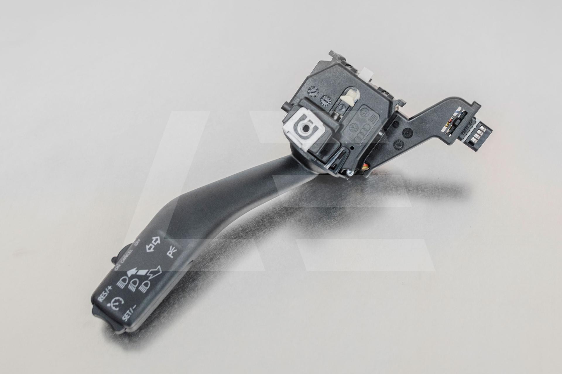 VAG 1K0054690B Подрулевой переключатель Изображение №1