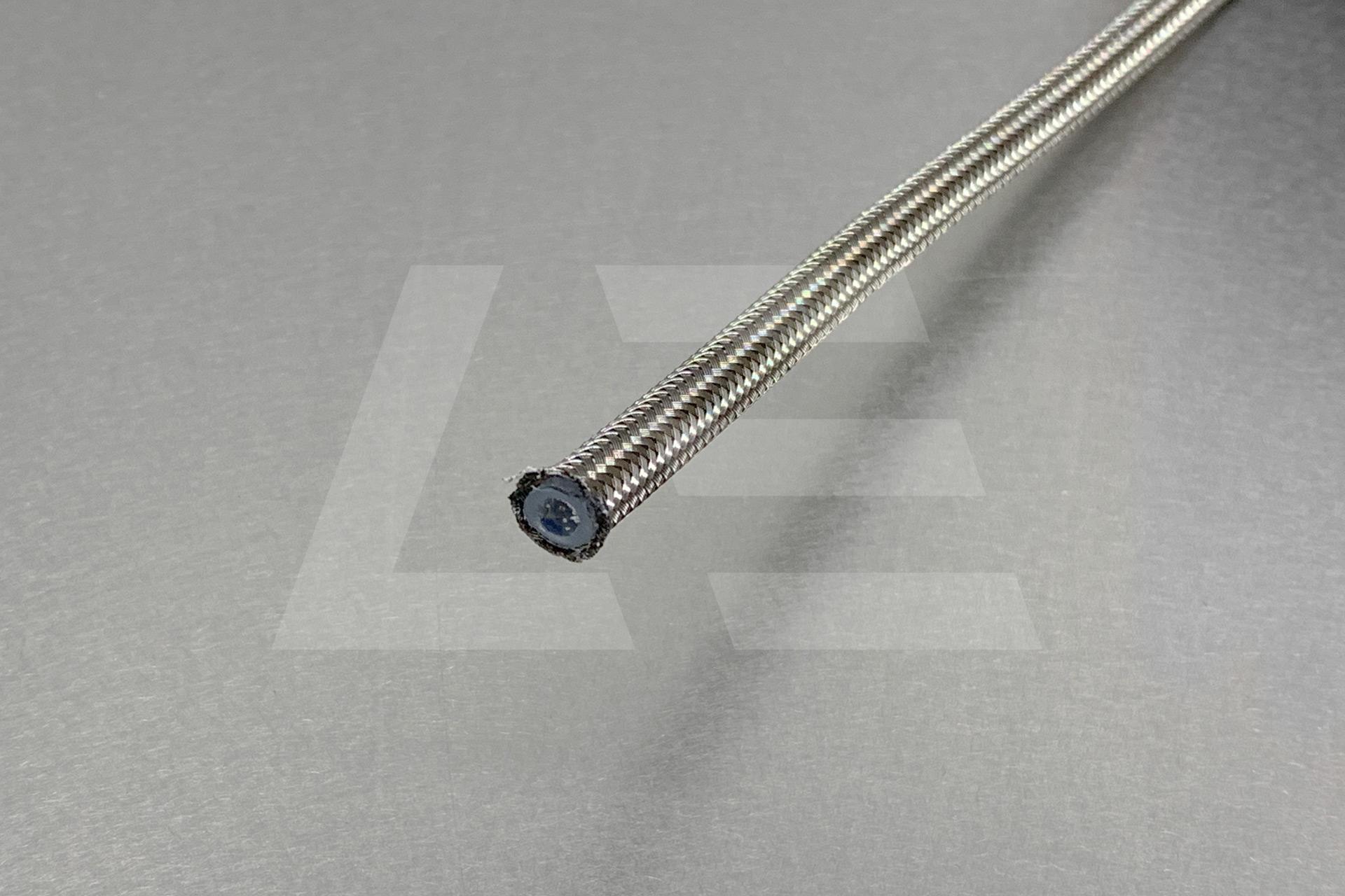 LEVEL Performance GB Шланг AN3 PTFE тефлоновый для тормозной системы армированный (внутренний D = 3,8мм) Изображение №1