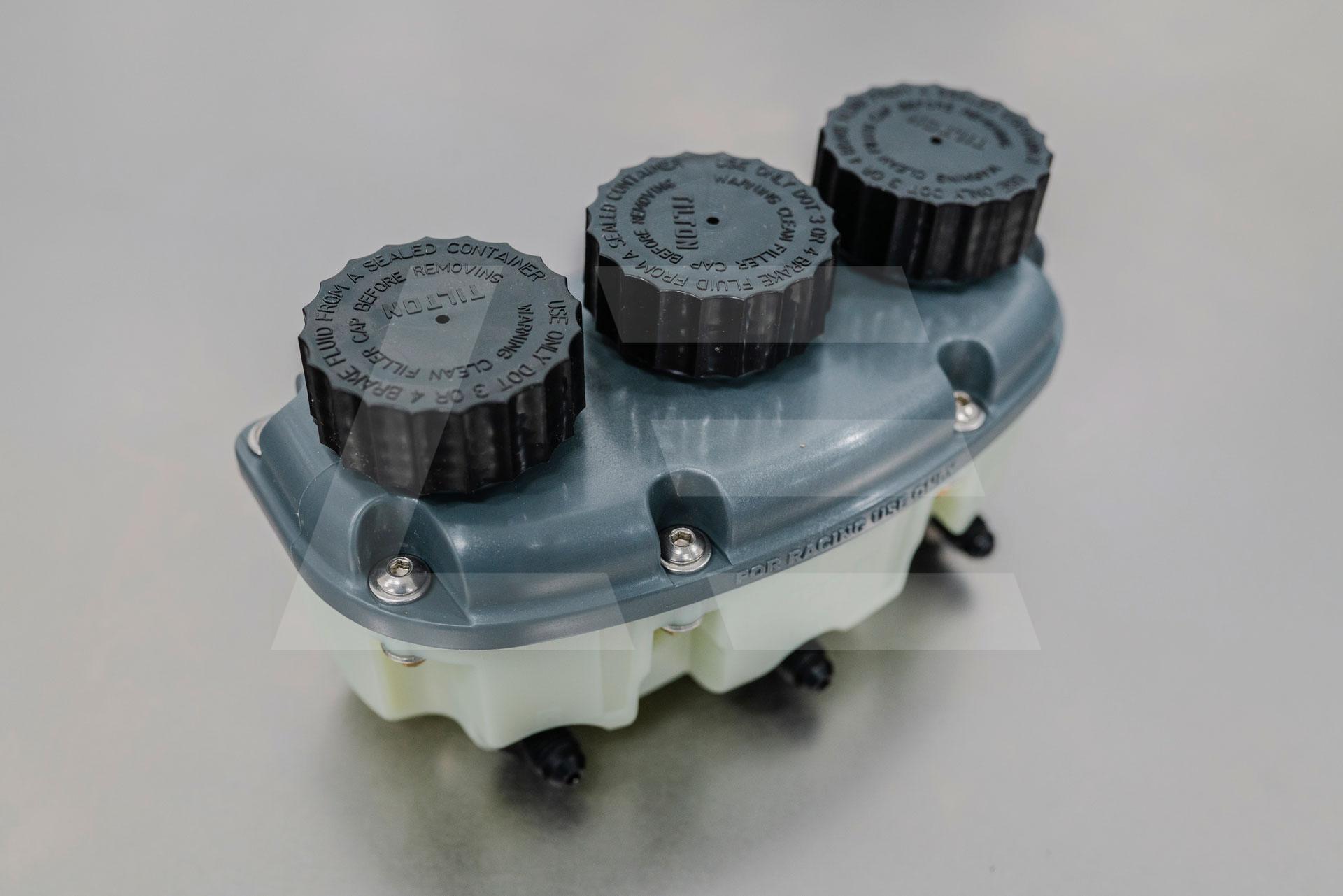 Tilton Бачок тормозной жидкости 3 секции Изображение №1