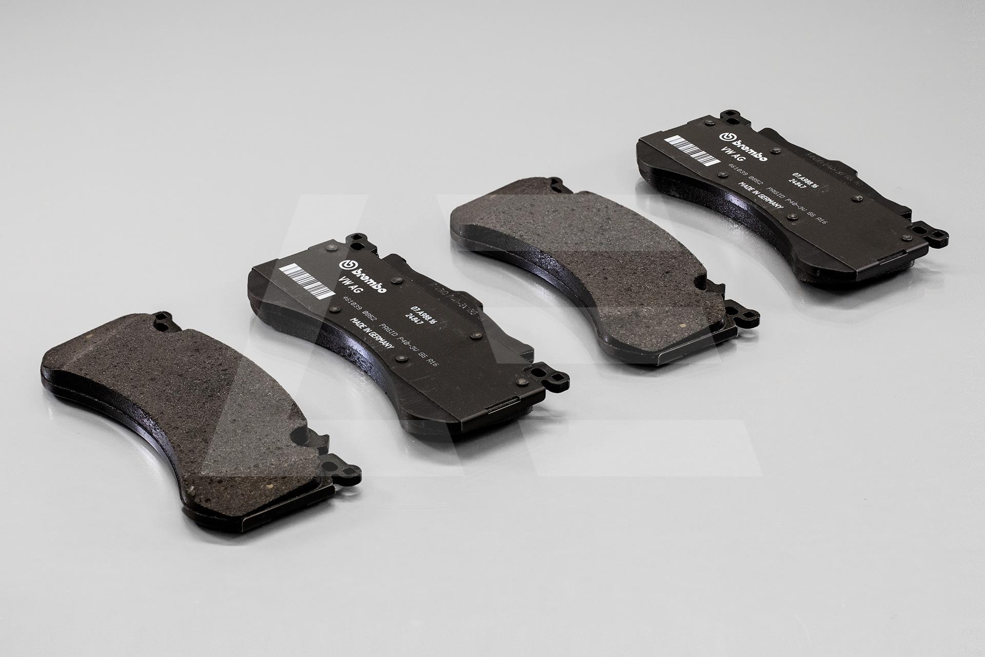 Lamborghini 470698151 Колодки тормозные передние Aventador Изображение №1