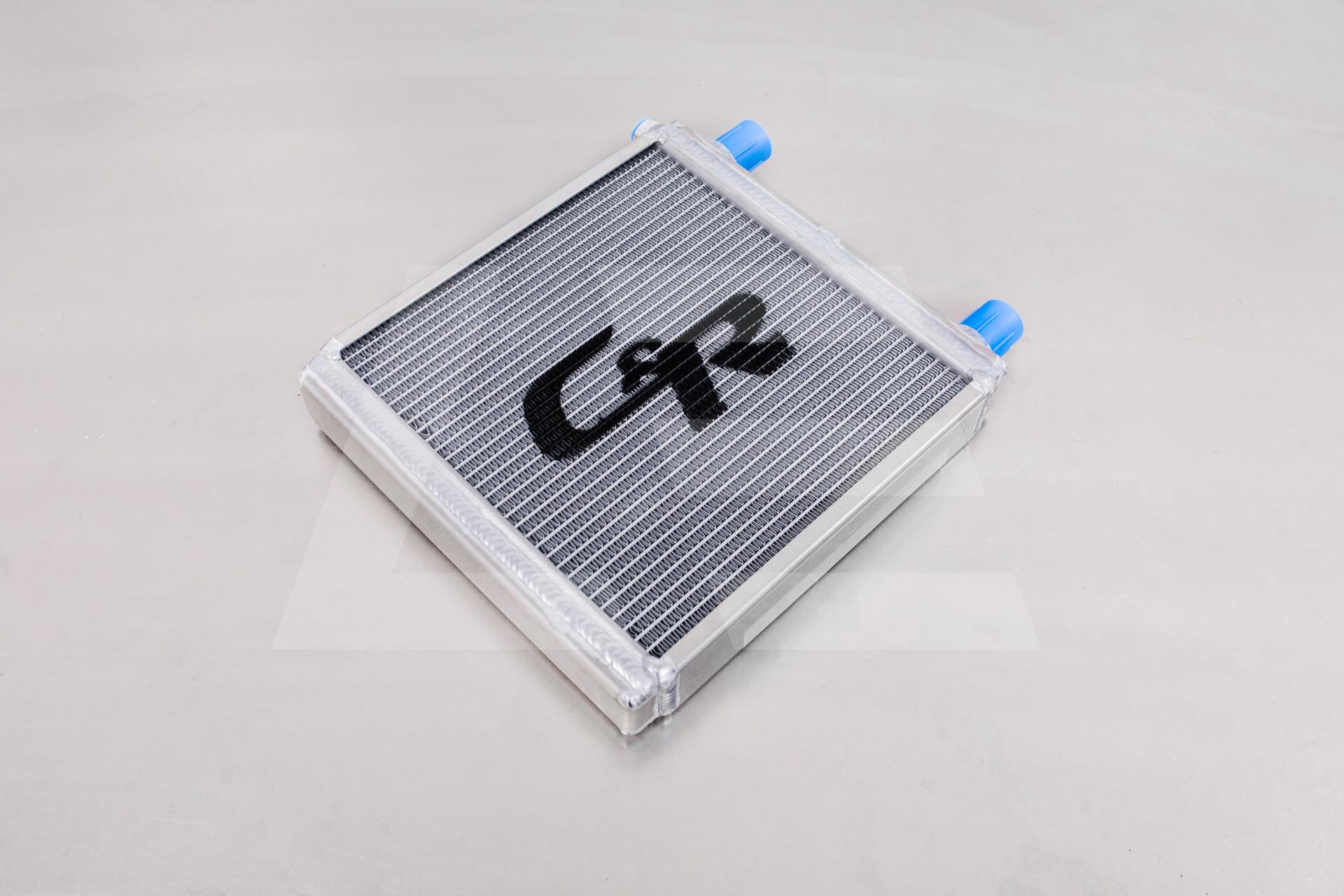 C&R Теплообменик жидкостного интеркулера, правый Изображение №1