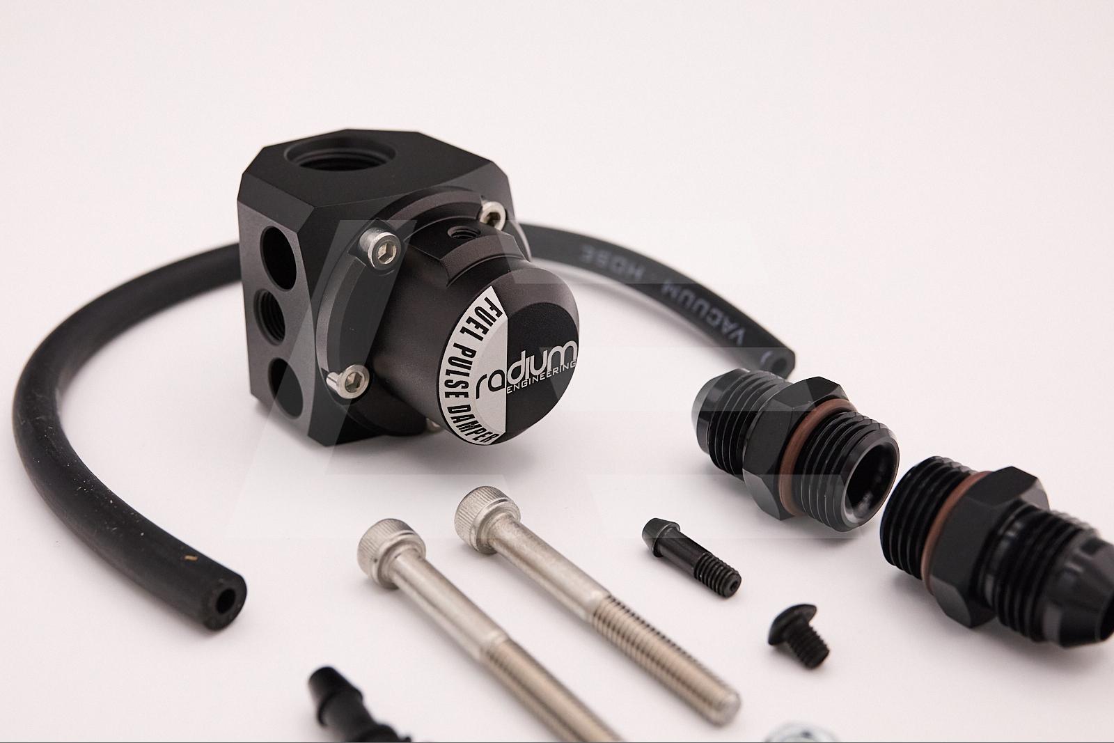 Radium Engineering Топливный демпфер XR INLINE 40 - 120psi вход/выход AN8 Изображение №2