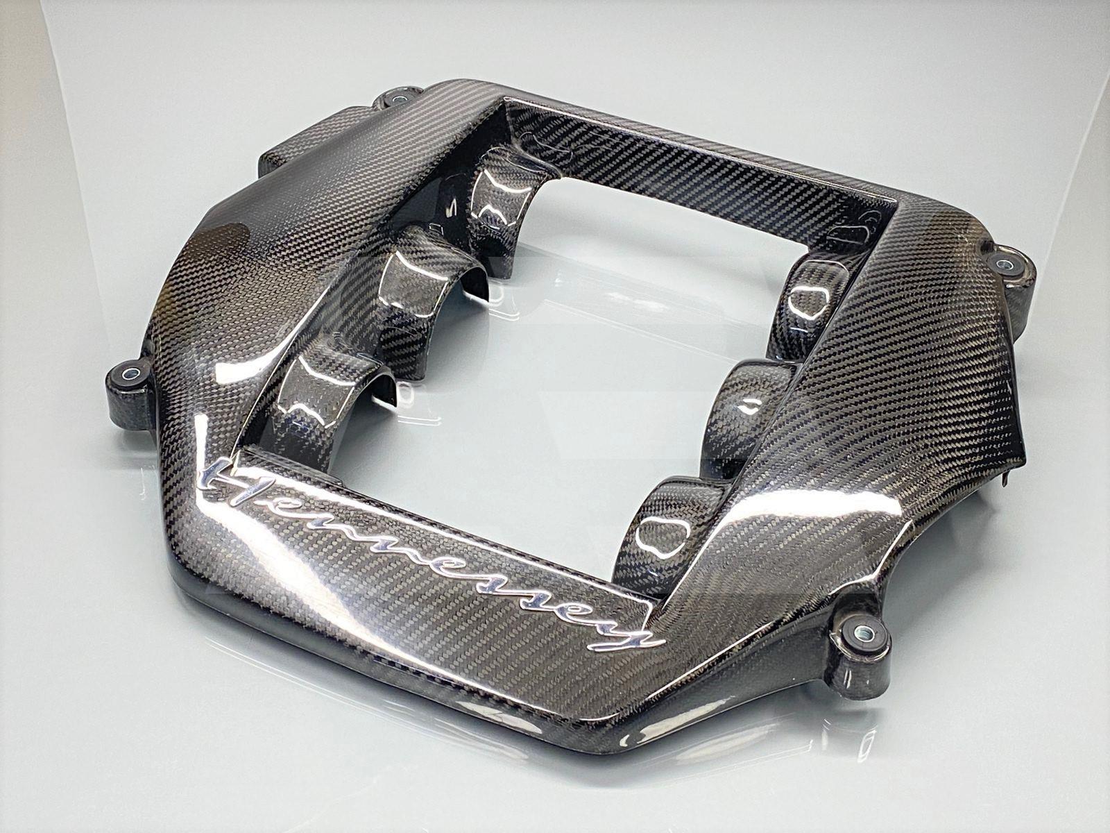 Hennessy Performance Б/У Крышка двигателя VR38DETT, карбоновая Изображение №1