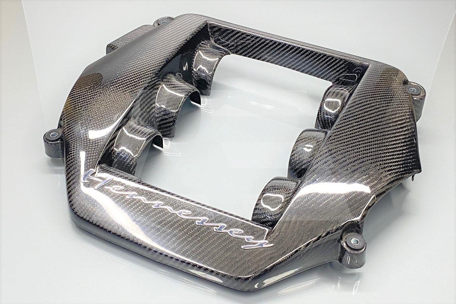 Hennessy Performance Б/У Крышка двигателя VR38DETT, карбоновая Изображение №2