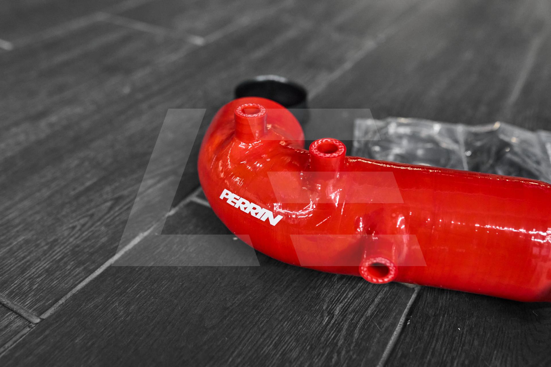 Perrin Performance Впускной патрубок, инлет красный Subaru 02-07 WRX / 04-21 STI Изображение №1