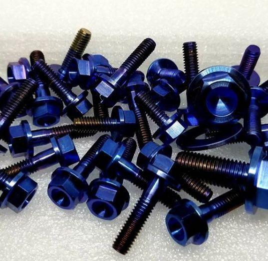 TITANIUM WORKS Болты клапанной крышки VR38 Изображение №1