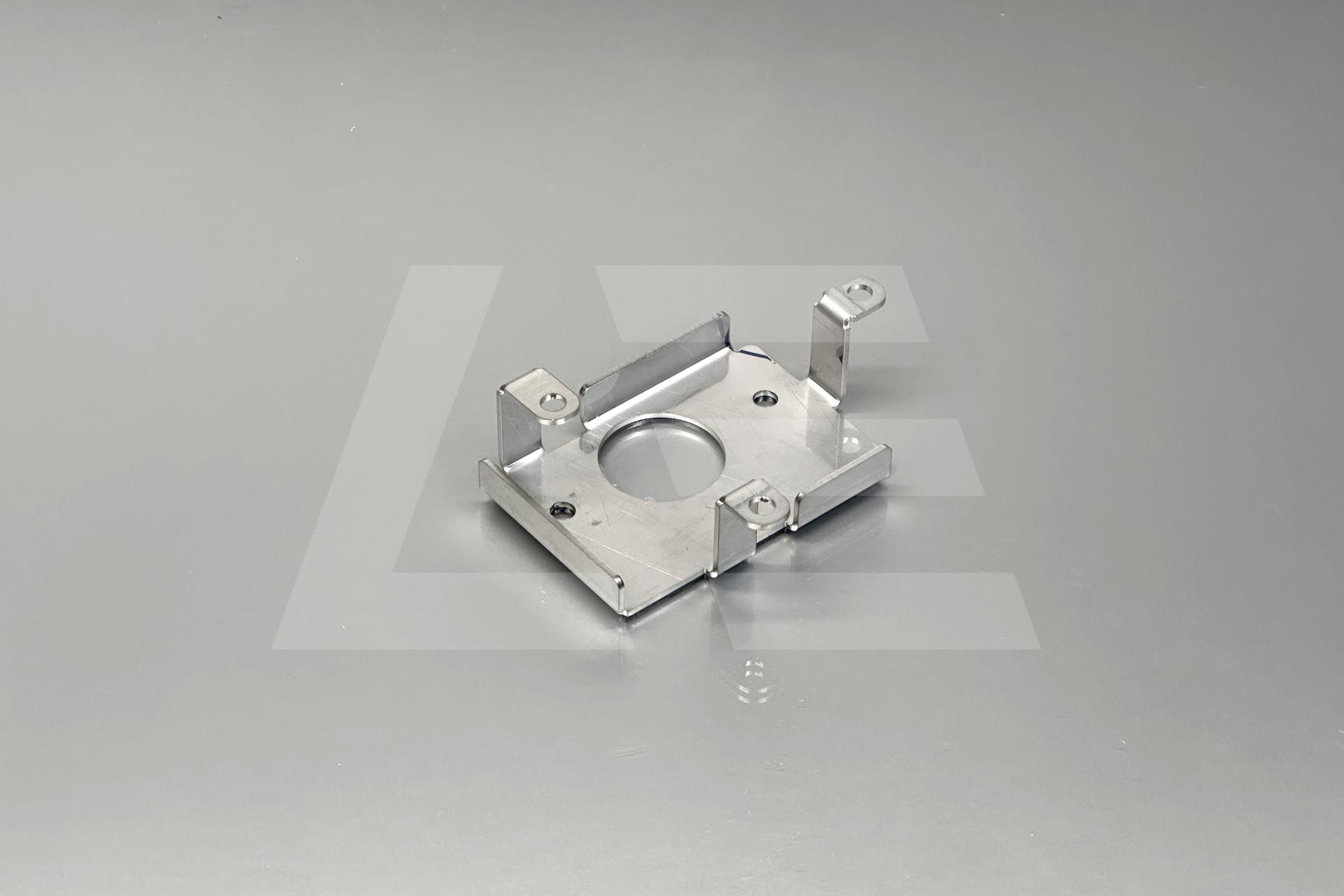 LEVEL Parts Кронштейн моторчика выхлопной системы Изображение №1