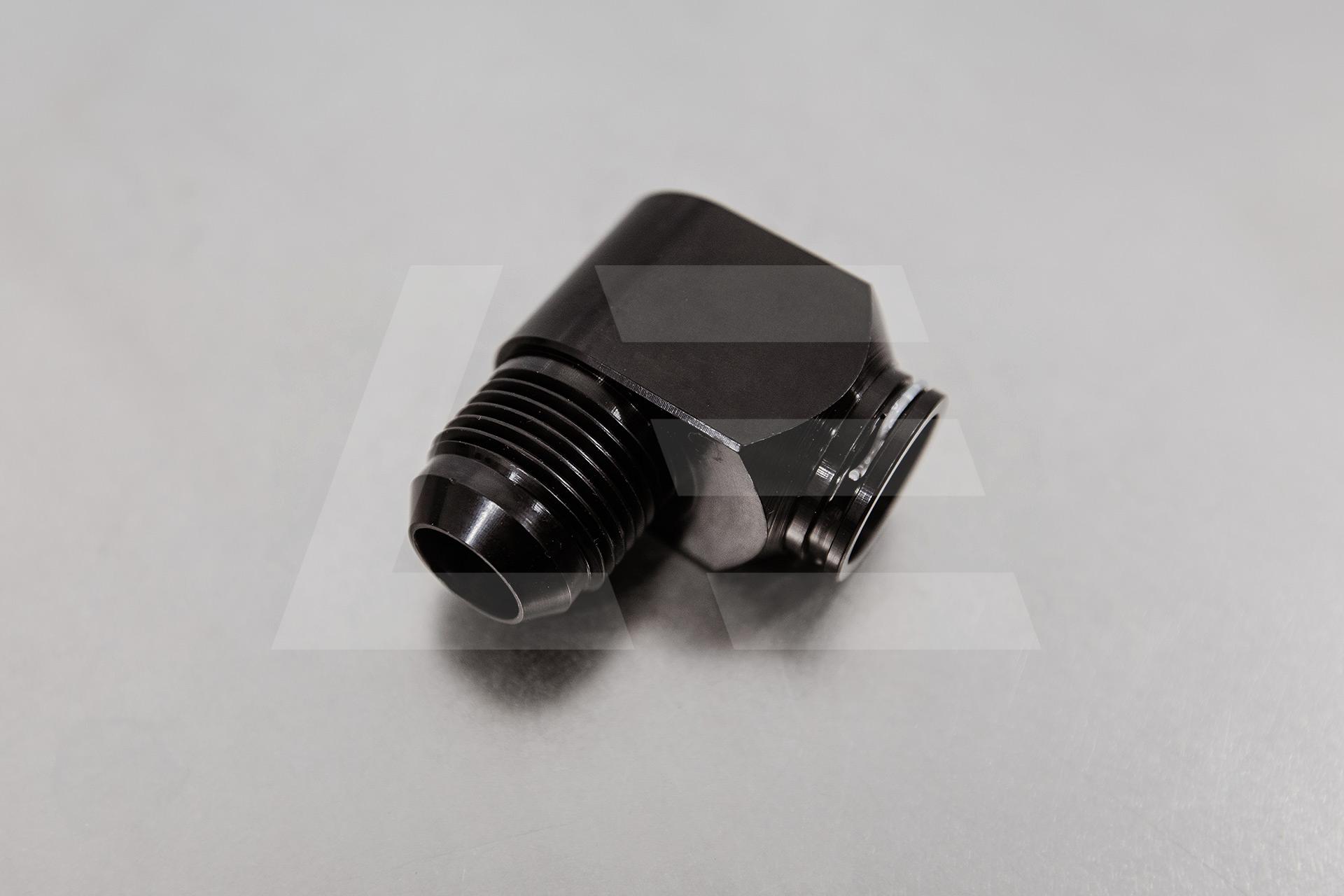 DMS Фитинг AN12 90°, для системы охлаждения компрессора LT5 Изображение №1