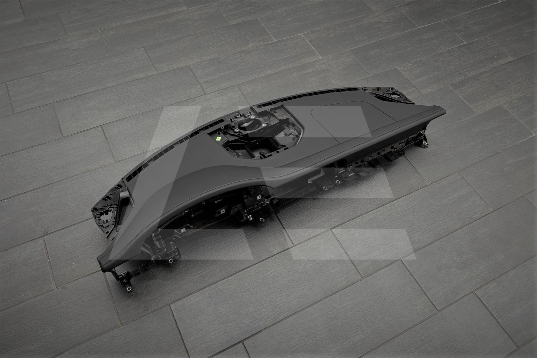 Porsche 992857003PA11 Панель приборов черная, кожа (торпедо) Изображение №1