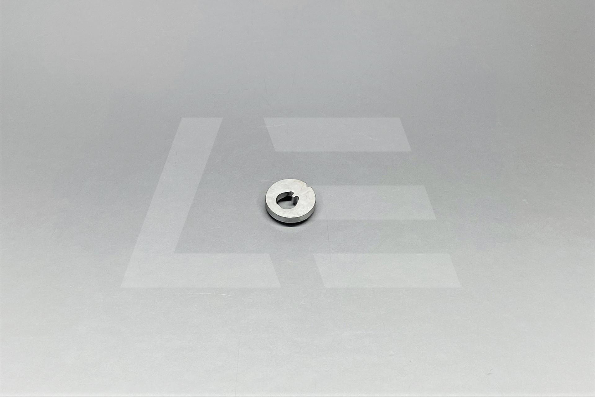 Nissan 5522738B0A Шайба болта регулировочного переднего нижнего рычага Изображение №1